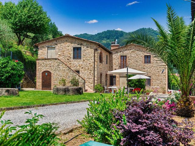 Panoramic Pool· 3 Fireplaces · Jacuzzi Gym