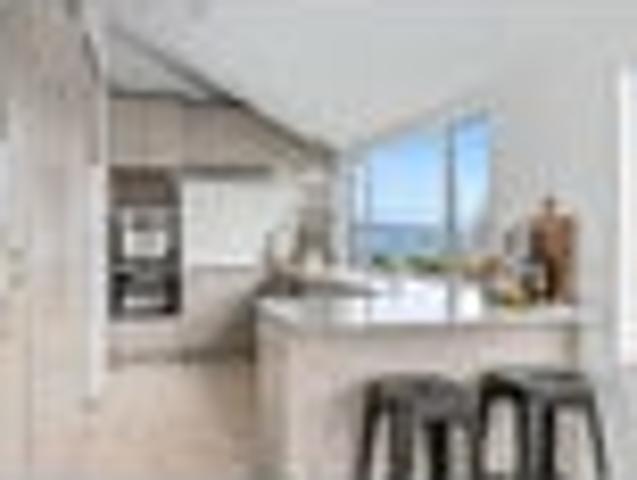 Panoramic views and zoned for Westlake