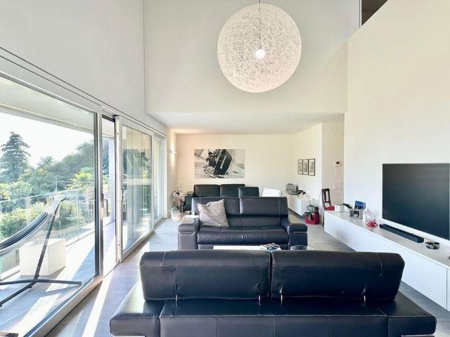 Panoramic Villa with Lake View and Unique Design Via Mondacce, Minusio