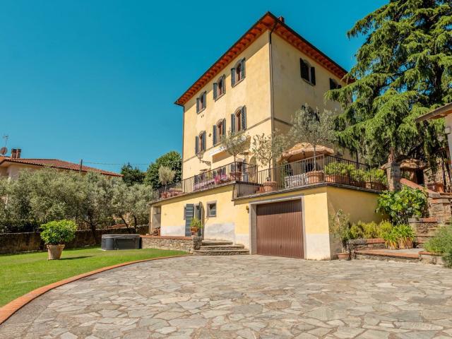Panoramica Dell'immobile E Posizione 496m² Castiglion Fiorentino
