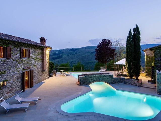 Panoramica Dell'immobile E Posizione 504m² Stia