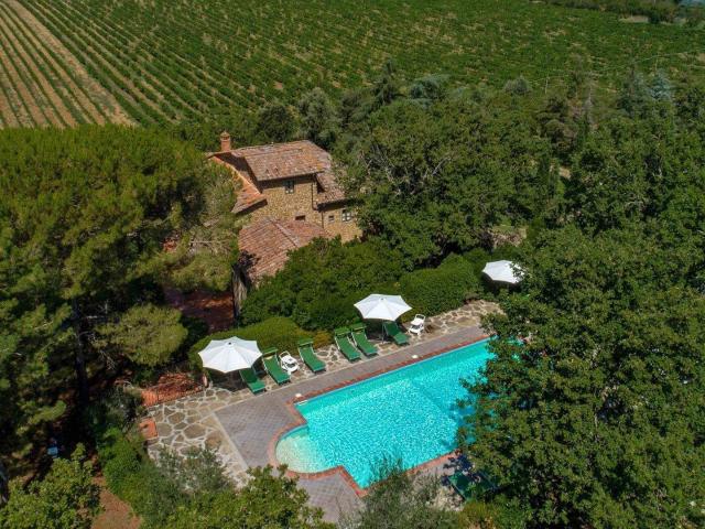 Panoramica Dell'immobile E POSIZIONE 615m² Bucine