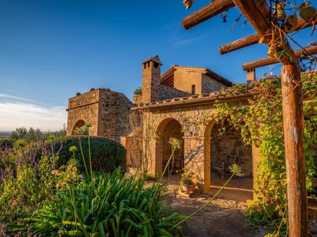 PANORAMICA DELL'IMMOBILE E POSIZIONE 677m² Castel del Piano