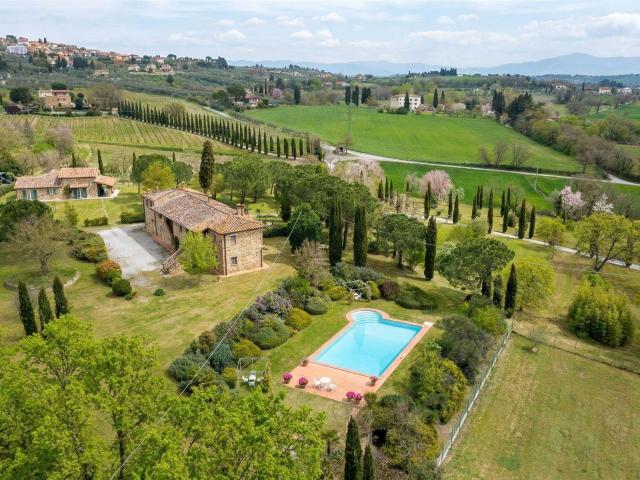 Panoramica Dell'immobile E POSIZIONE 688m² Lucignano