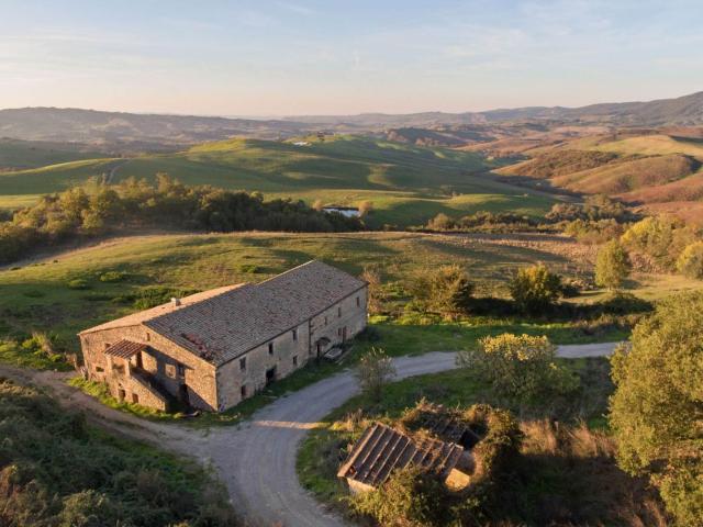 Panoramica Dell'immobile E POSIZIONE 757m² Radicofani