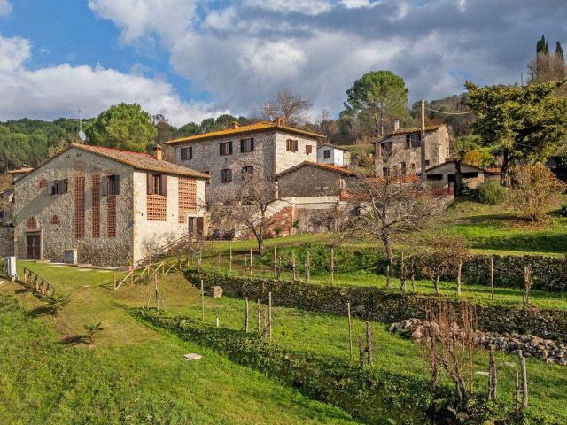 Panoramica Dell'immobile E POSIZIONE 856m² Colle di Val d'Elsa