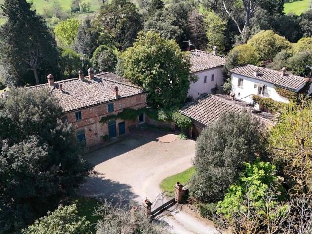 Panoramica Dell'immobile E POSIZIONE 890m² Foiano della Chiana