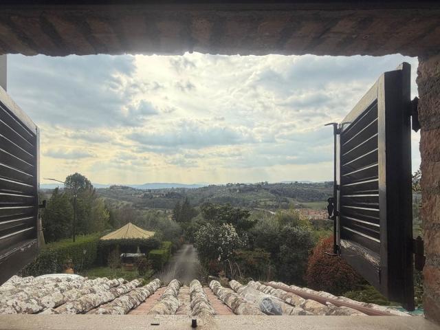 Panoramica Dell'immobile E Posizione 132m² Siena