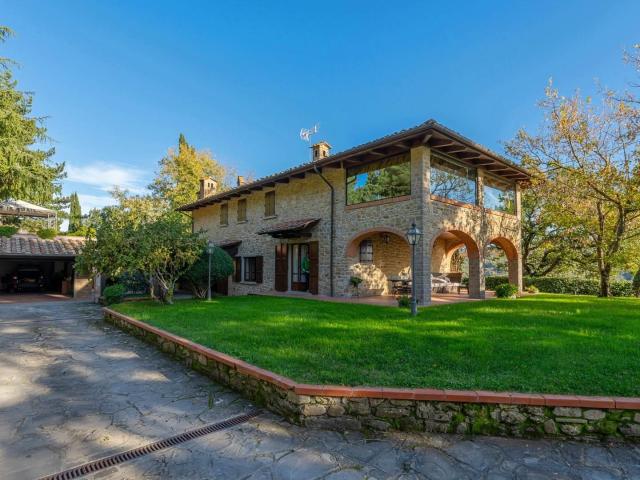 PANORAMICA DELL'IMMOBILE E POSIZIONE 314m² Arezzo