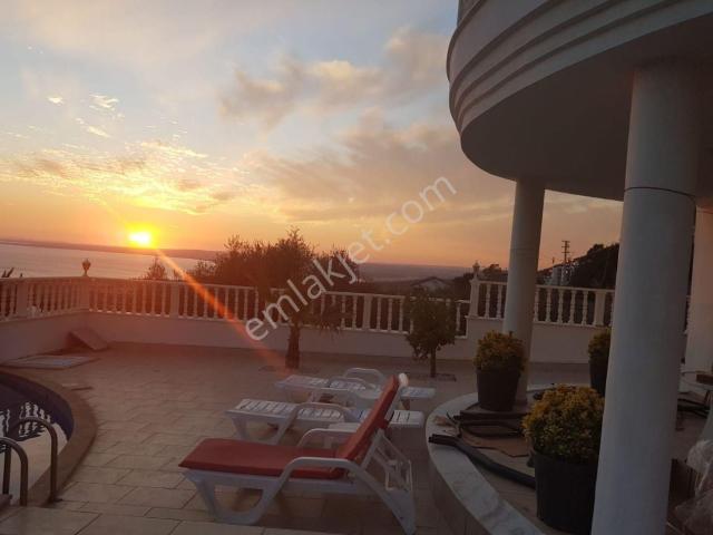 Panoramik Deniz Manzaralı Havuzlu Müstakil 4+1 Tripleks Villa