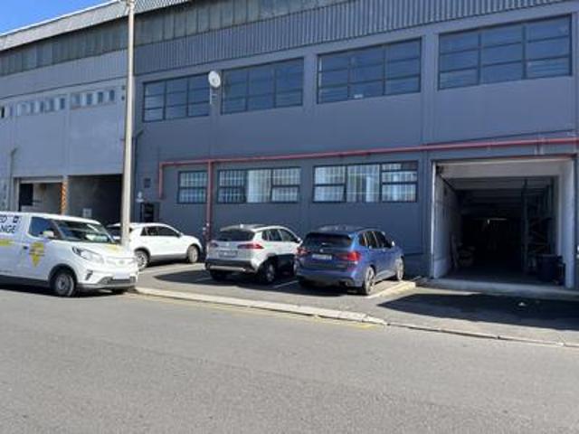 paarden eiland to let ±850m²