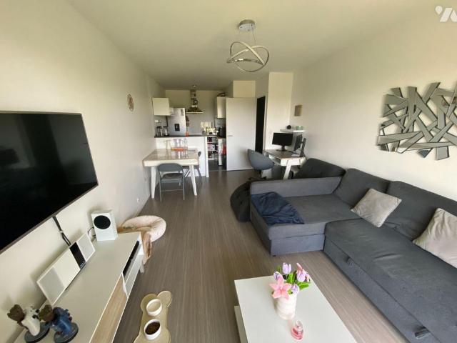PACE, rue Michel Marion appartement de type 2 de 49m², situé au 1er étage, comprenant: entrée a.
