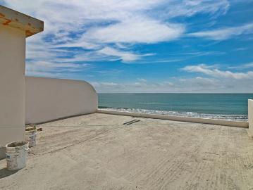 Pacific Breeze House #5: Se Vende Casa Frente al Mar en Santa Marianita Manta