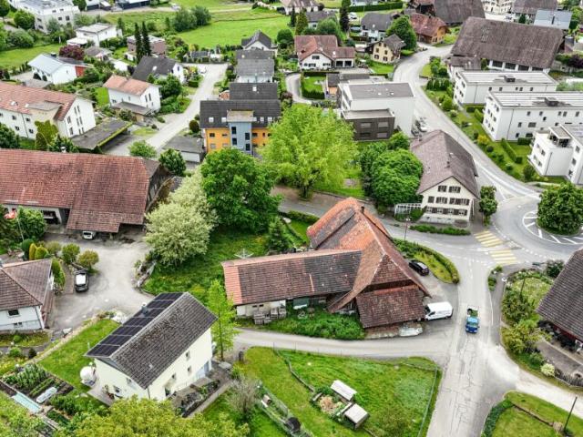 Pack den Hammer aus – Bauernhaus in Altbüron mit Riesen Grundstück und endlosem Potenzial!