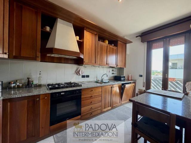 PADOVA 2000: 2 CAMERE CON TERRAZZO DISPONIBILE DAL 01/09
