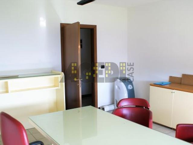 PADOVA – DUE CARRARE – UFFICIO