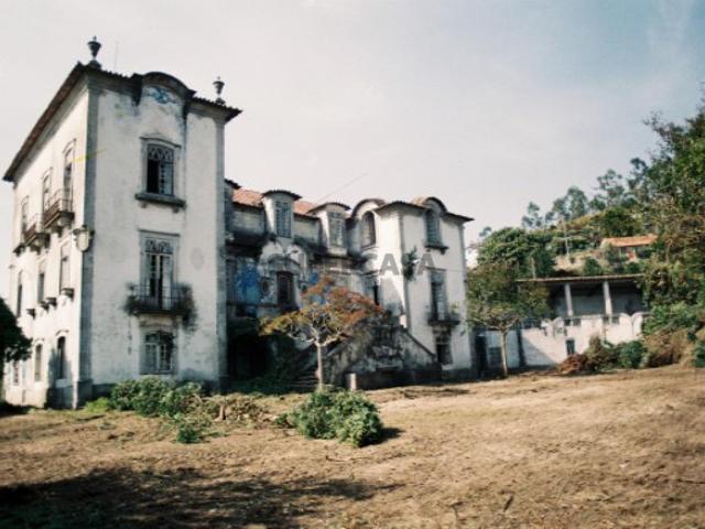 Palacete da 2.ª década do século XX, com PIP APROVADO em Louredo, Paredes