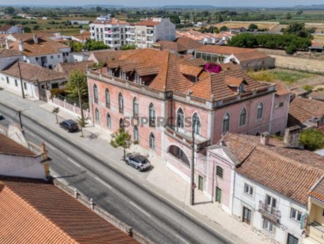 Palacete do séc. XIX com 21 quartos na Chamusca