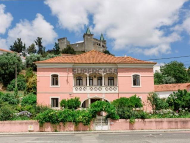 Palacete e Moradia no centro da Vila de Porto de Mós