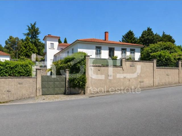 Palacete Secular com Jardim de 2.700 m² em Braga Charme, Privacidade e Potencial de Valorização