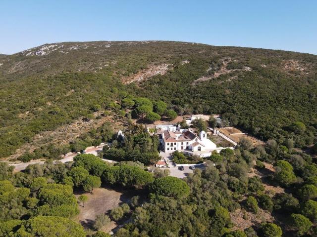 Palácio na Serra da Arrábida com Capela privativa e 42 Ha 0m² Azeitão São Lourenço e São Simão
