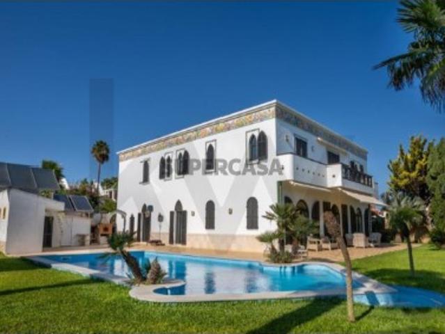 Palácio Árabe à Beira Mar Obra de Arte com Potencial Turístico Único | Praia da Luz