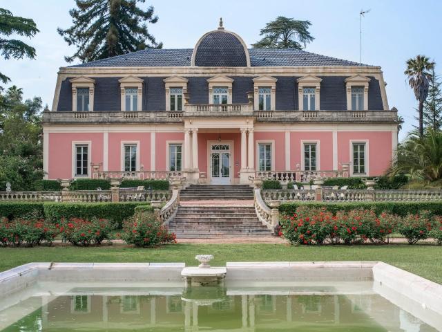 Palácio com Jardim Botânico / Palace with a Botanic Garden 664m² Assunção