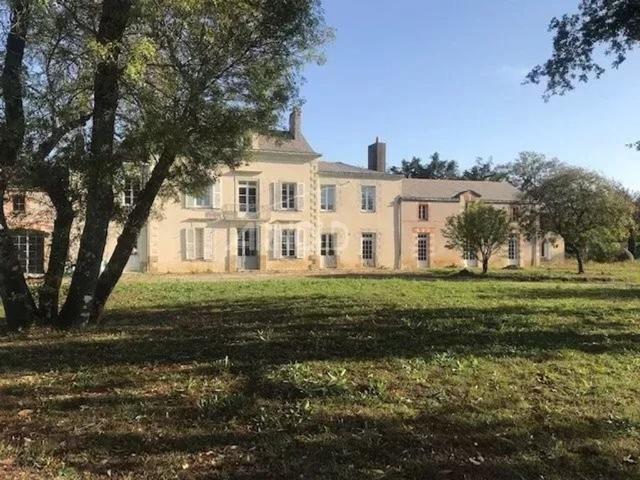 Palais de 600 m² en vente Les Sorinières, Pays de la Loire