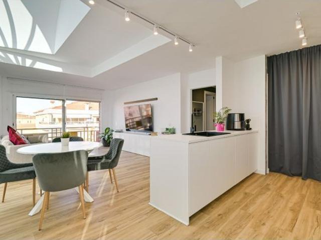 PALAMÓS: ESPECTACULAR ÁTICO DÚPLEX DE 275 M2 CON 4 HABITACIONES EN AVDA. CATALUNYA