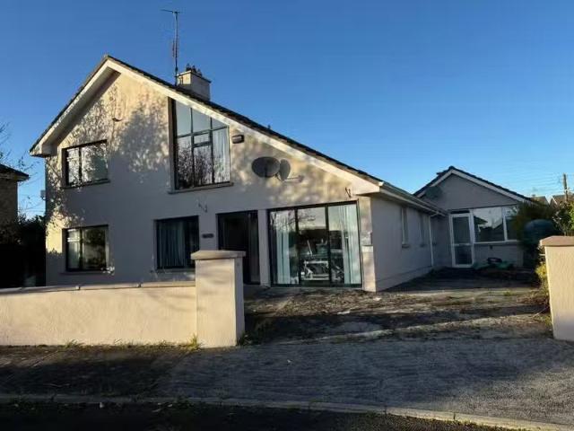 Palas, 12 Lakeside Park, Loughrea, Co. Galway, H62E297 is for.