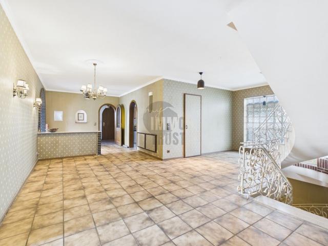 Palastartiges Einfamilienhaus in Elze ca. 280 m² Wohnfläche ausbaufähig, Garage, Sauna & Partykeller!
