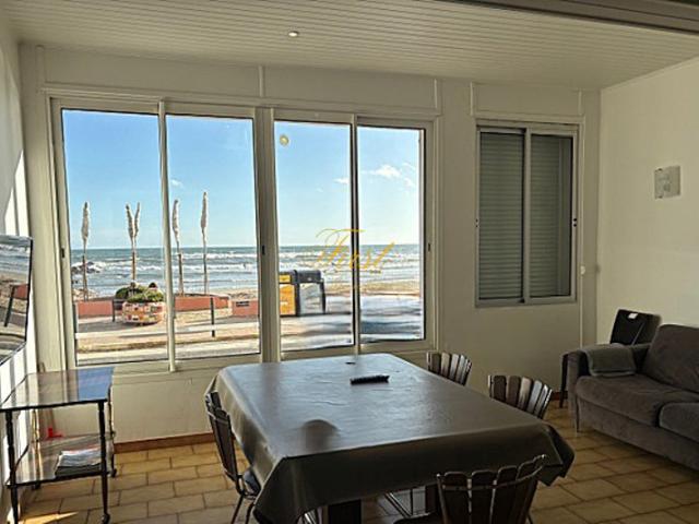 PALAVAS LES FLOTS: Appartement front de mer 67m2 rez de chau
