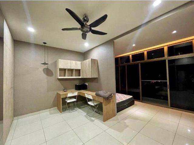 Palazio Mount Austin Studio Renovated Full Loan Furnished Good Condi