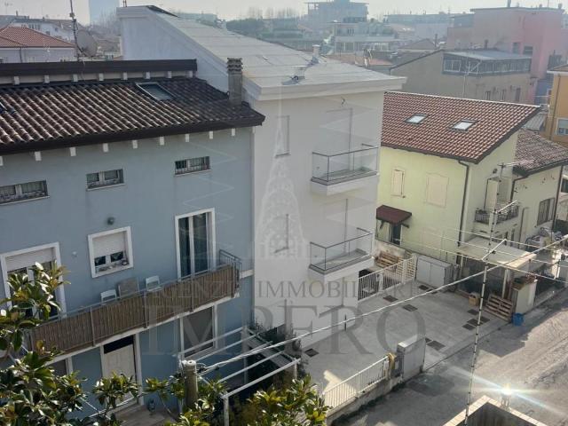 Palazzina commerciale/ufficio in Vendita a Rimini
