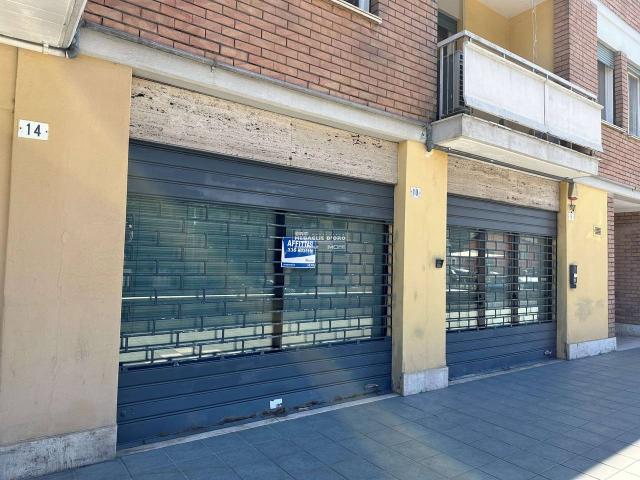 Palazzina commerciale in affitto a Modena