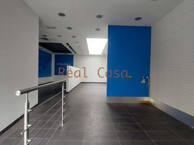 Palazzina commerciale in affitto a Modena