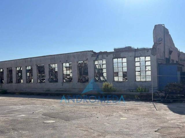 Palazzina commerciale in affitto a Napoli