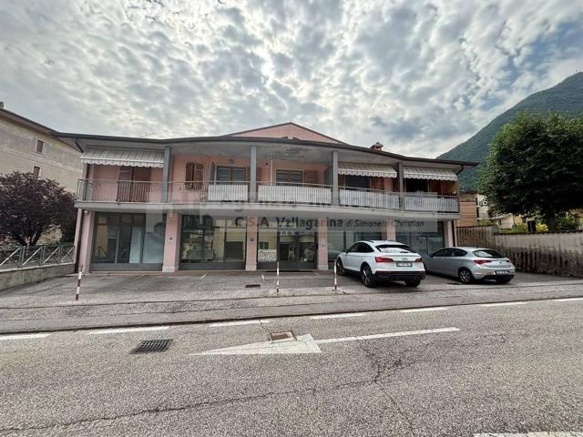 Palazzina commerciale in affitto a Ala