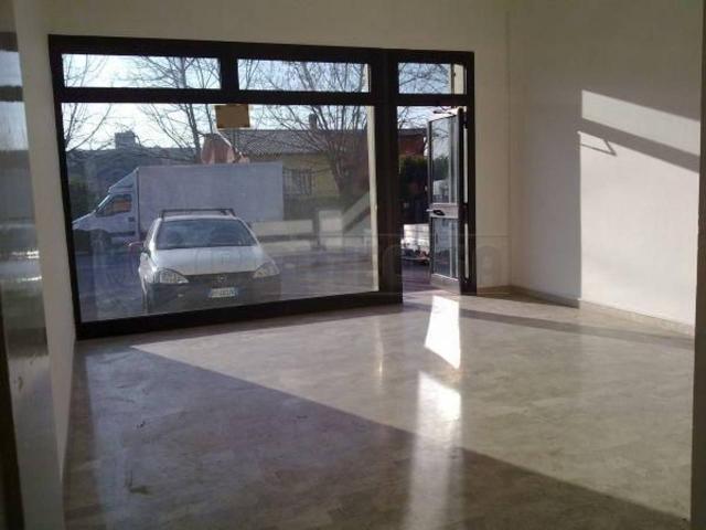 Palazzina commerciale in affitto a Bassano Del Grappa