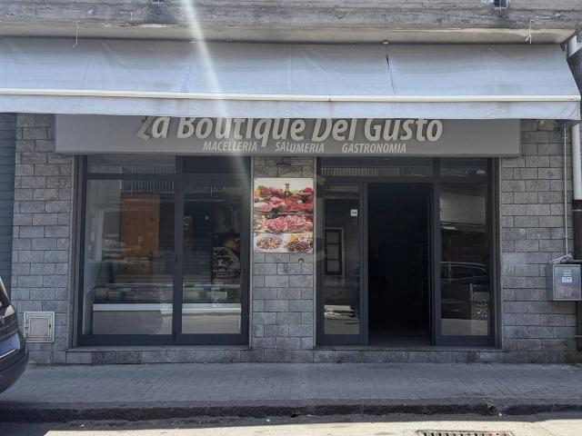 Palazzina commerciale in affitto a Belpasso