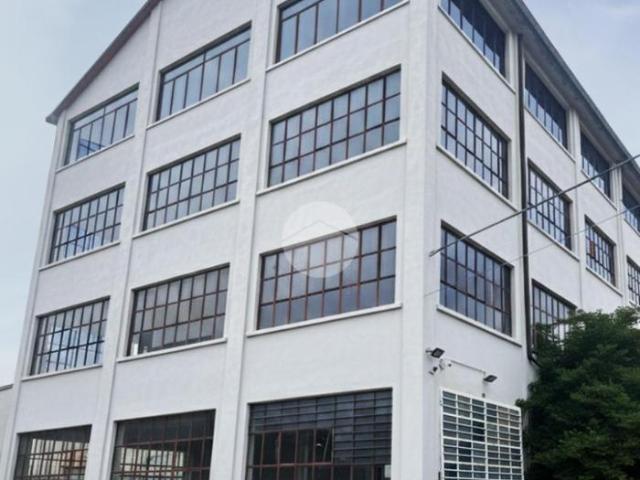 Palazzina commerciale in affitto a Brandizzo
