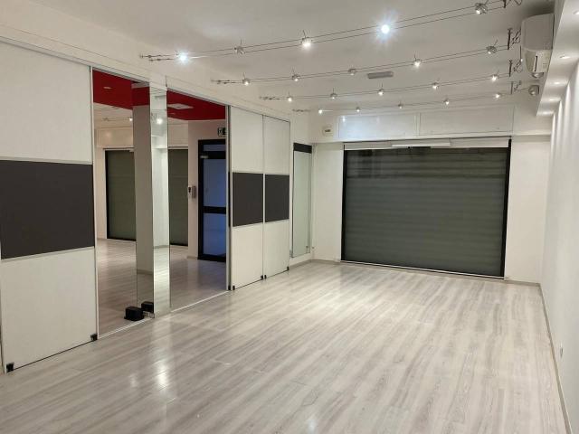 Palazzina commerciale in affitto a Calderara Di Reno