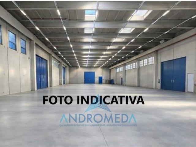 Palazzina commerciale in affitto a Casoria