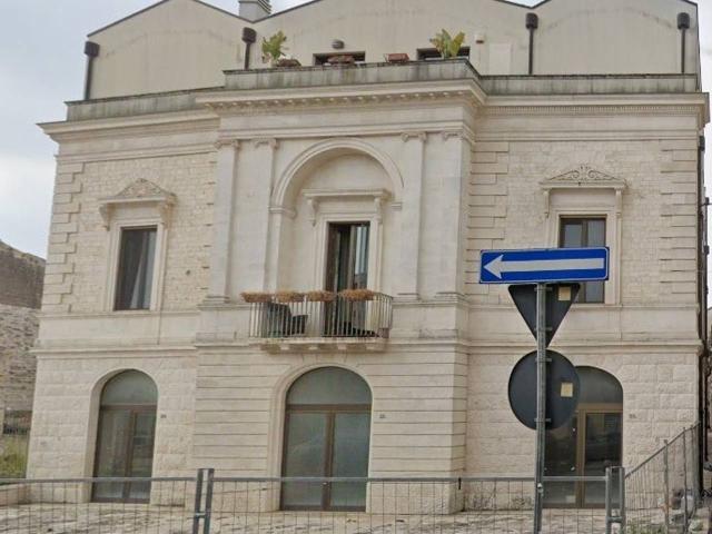 Palazzina commerciale in affitto a Casamassima