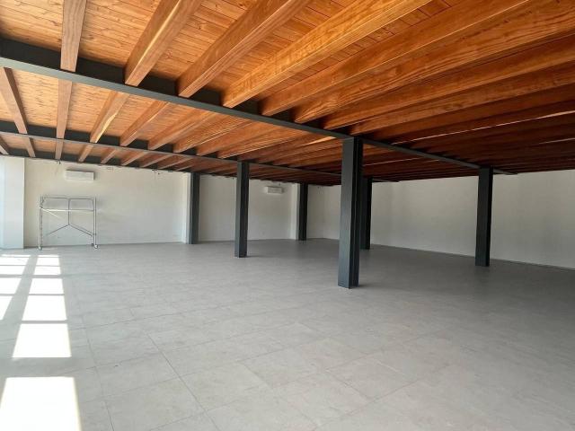 Palazzina commerciale in affitto a Chiampo