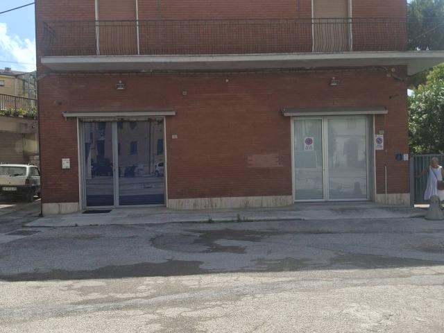 Palazzina commerciale in affitto a Civitanova Marche