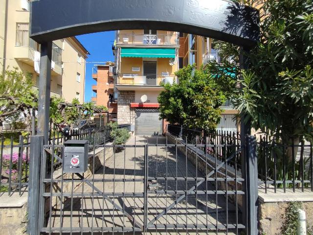 Palazzina commerciale in affitto a Follonica