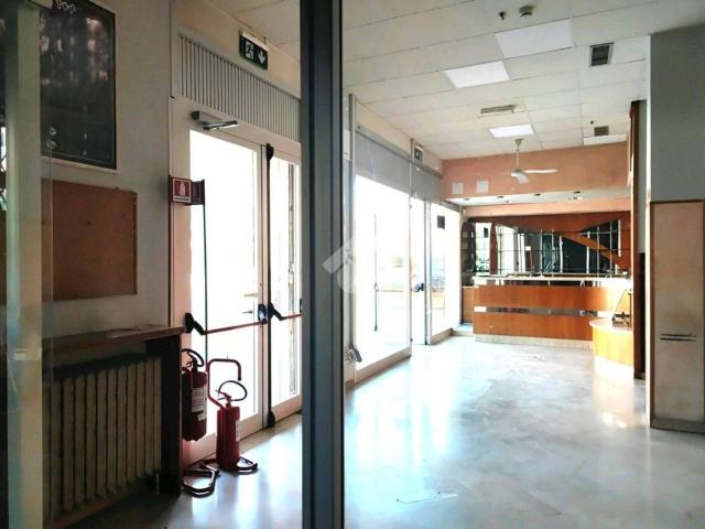 Negozio in affitto a Forli'
