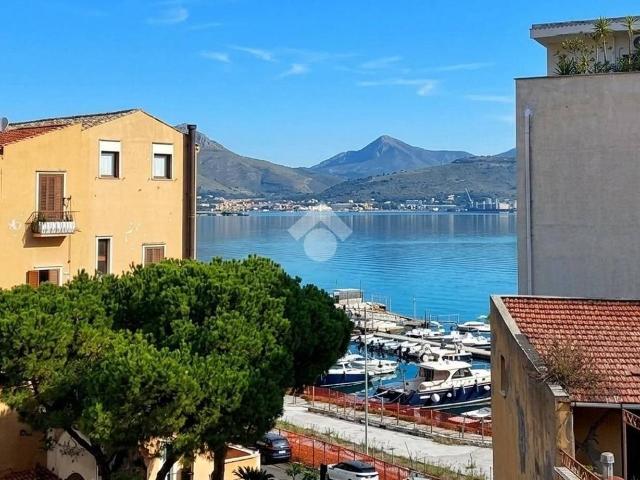 Palazzina commerciale in affitto a Gaeta