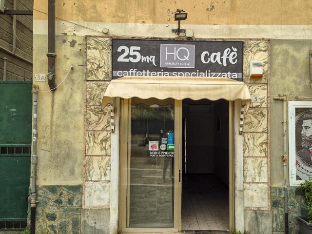 Palazzina commerciale in affitto a Genova